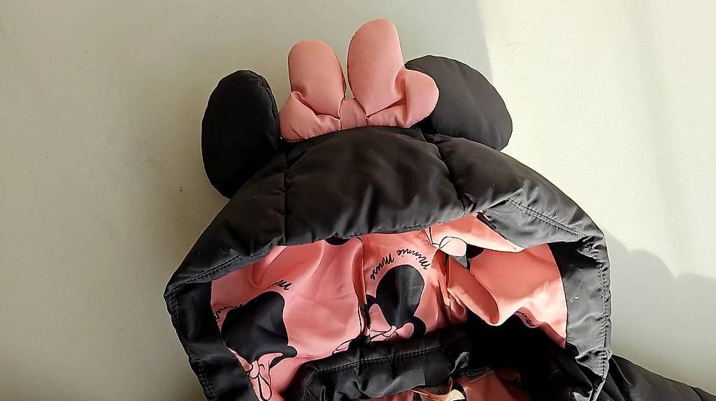 H&M Jacken & Mäntel: Minnie Mouse Jacke  anthrazit/pink Grösse 80 – Gebraucht aus Strengelbach von Ciinci 2