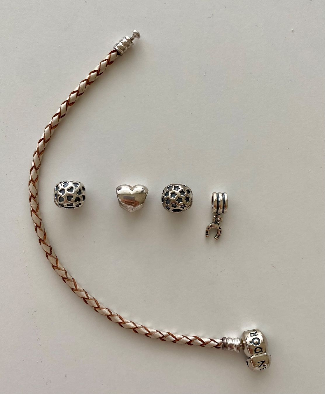Pandora Bracciali & Braccialetti: Pandora Armband mit 4 Charms – Usato da Sissach venduto da laura.x4 1