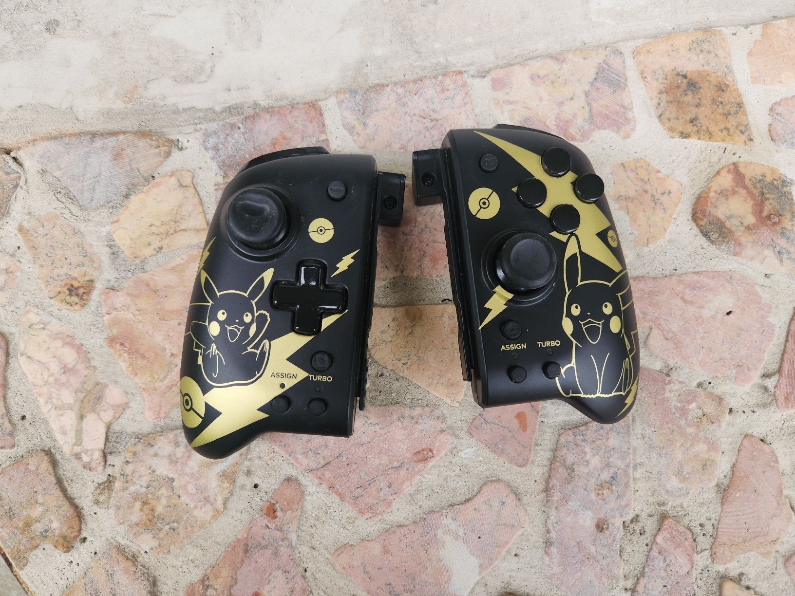 Nintendo Manettes: HORI Split Pad Pro Pikachu Switch – D'occasion à Tafers par whereyogamesat