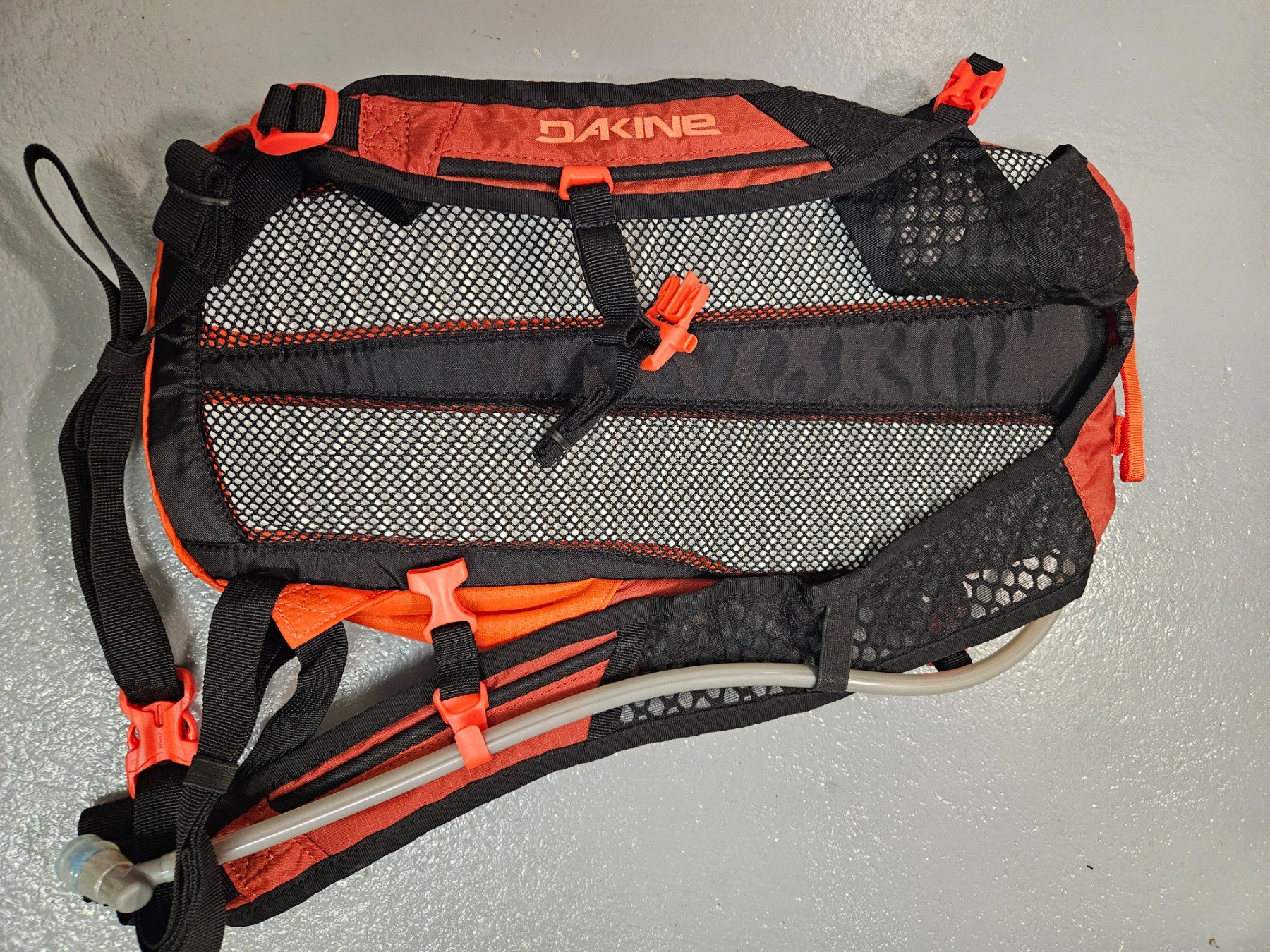 Dakine Sacs à dos: Dakine Session inkl.Hydrapack 12L – Neuf avec emballage d'origine à Wangen ZH par tulipe55 3