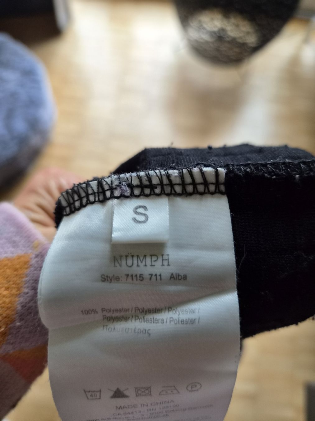 Maglioni & Felpe: Pullover Nümph Modell Alba schwarz Grösse S  – Usato da Jona venduto da ramona024 2