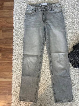 Graue Jeans 