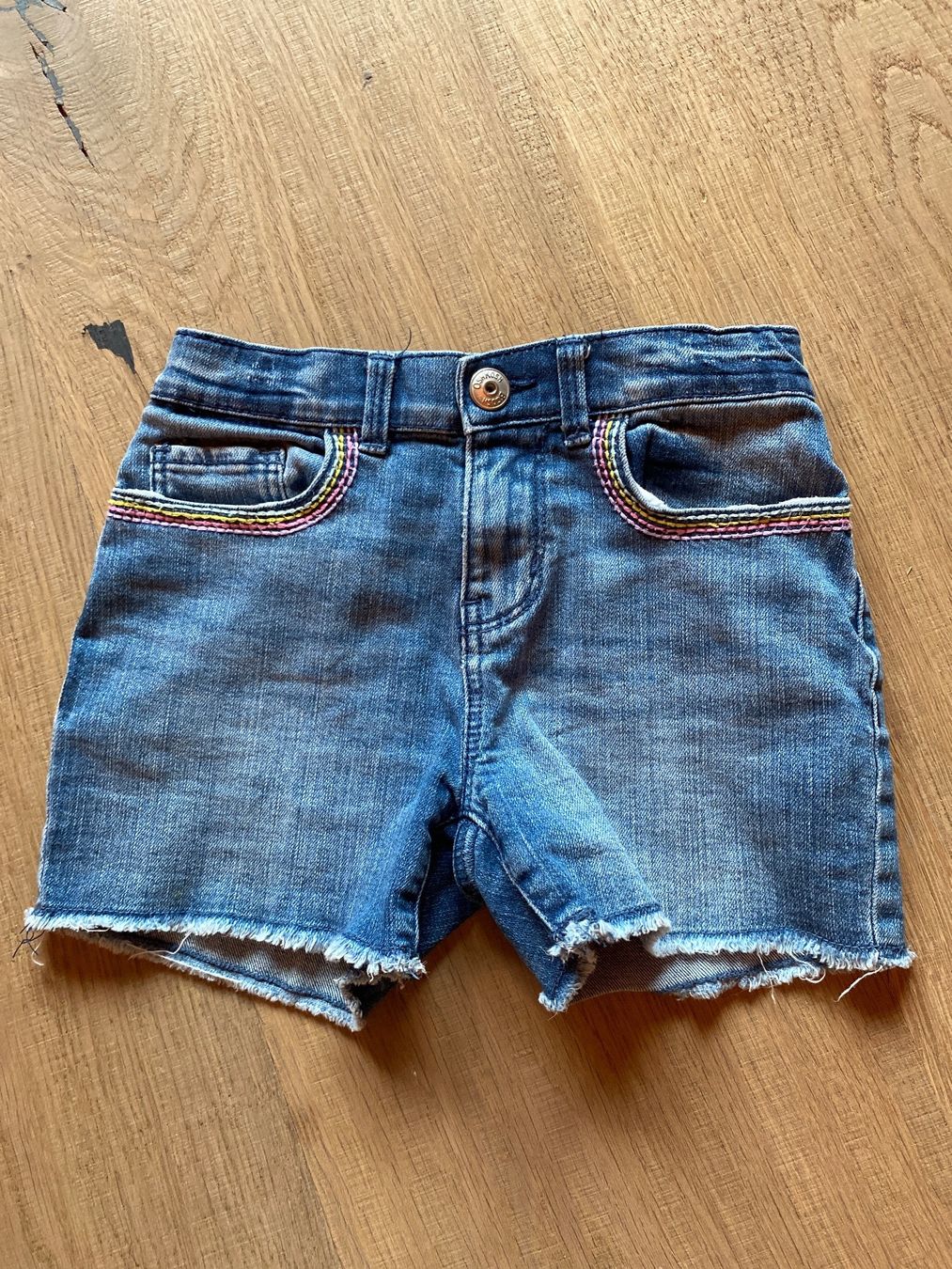 Pantaloni: Oshkosh Shorts Gr. 122 – Usato da Saanenmöser venduto da ballerinas