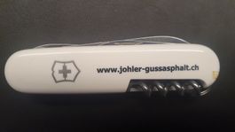 Ein Victorinox Sackmesser / OFFICIER SUISSE mit Logo
