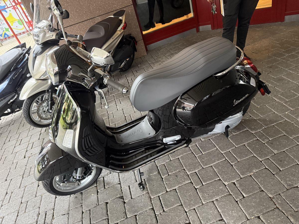 Vespa Scooter: Vespa GTS 300 – Nuovo (secondo la descrizione) da Luzern venduto da TheDoctor05 4