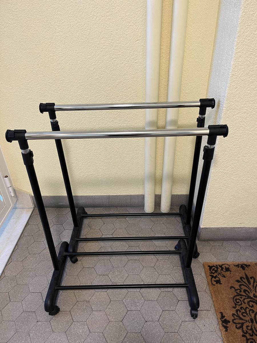 Guardaroba: 2 Kleiderständer mit Rollen als Set – Usato da Zürich venduto da jmg_8005