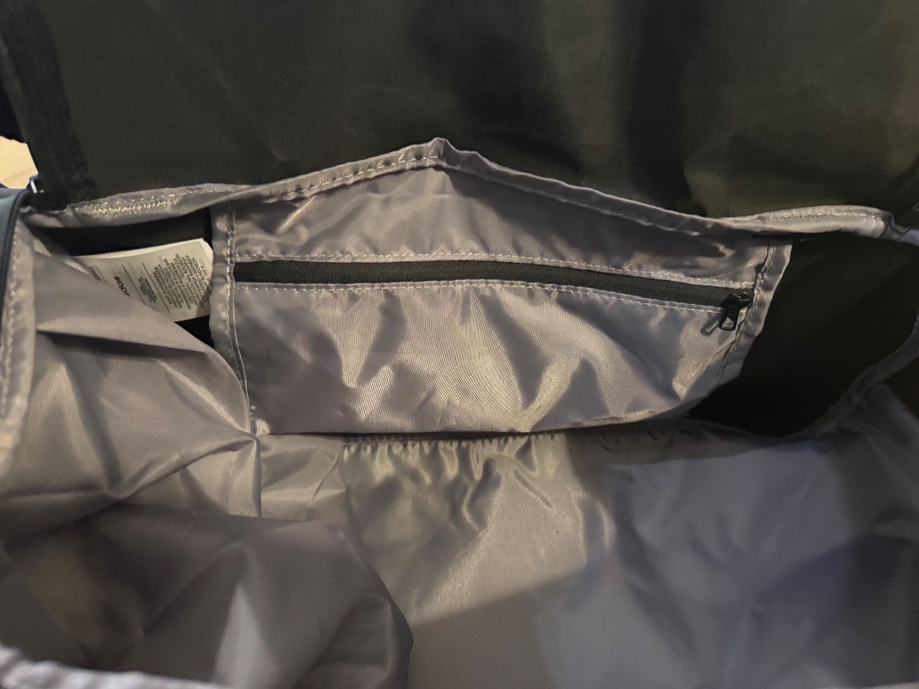Adidas Taschen: Sporttasche Adidas, klein – Gebraucht aus Wilchingen von ninachristen 3