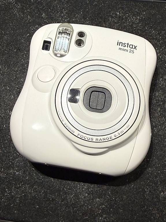 Fujifilm Fotocamera: Instax mini 25 Kamera in weiss – Usato da St. Gallen venduto da das_986c