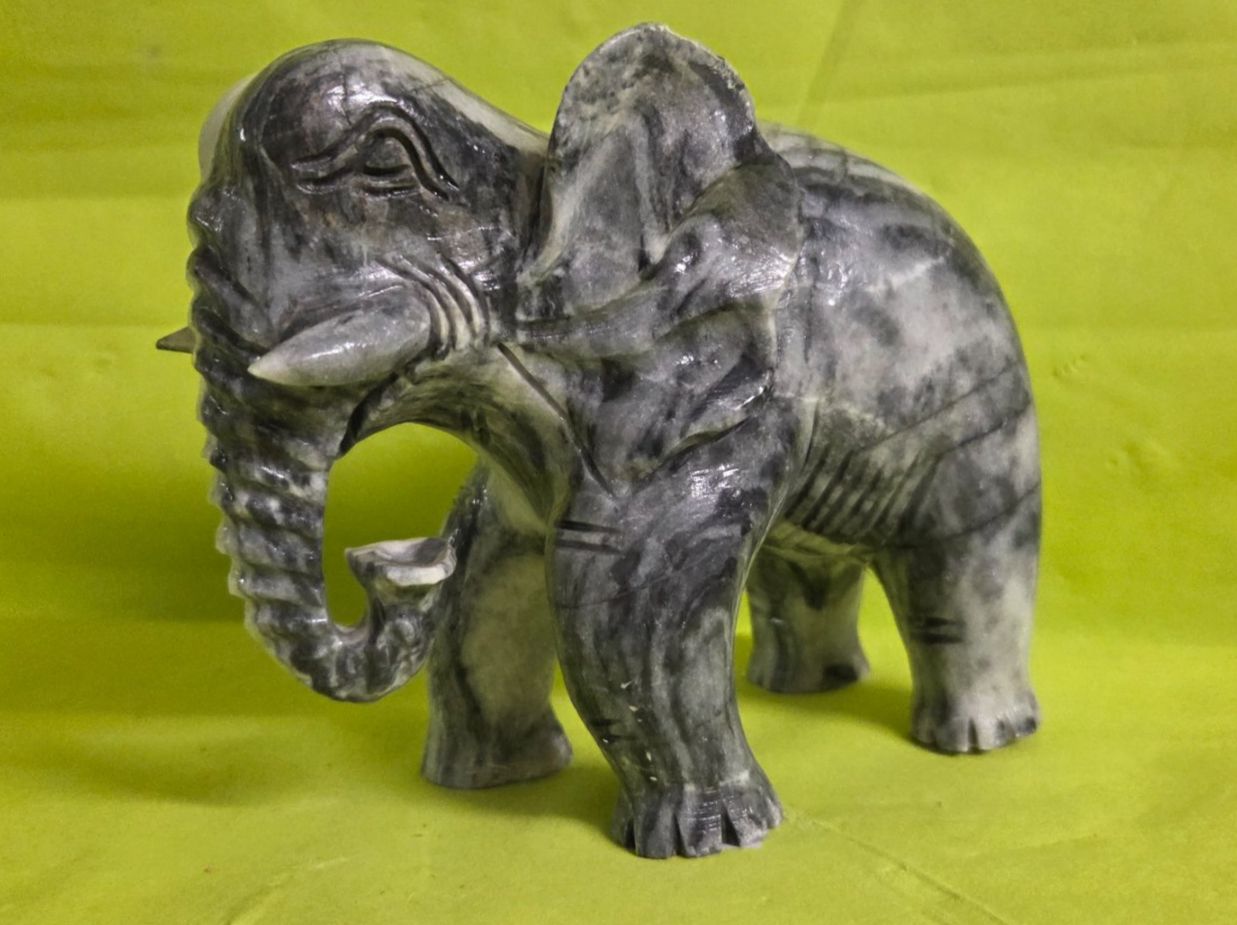 Sculture & Statue: Schöner Elefant aus Marmor 15cm – Nuovo (secondo la descrizione) da Roggliswil venduto da Mabelco