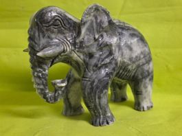 Schöner Elefant aus Marmor 15cm
