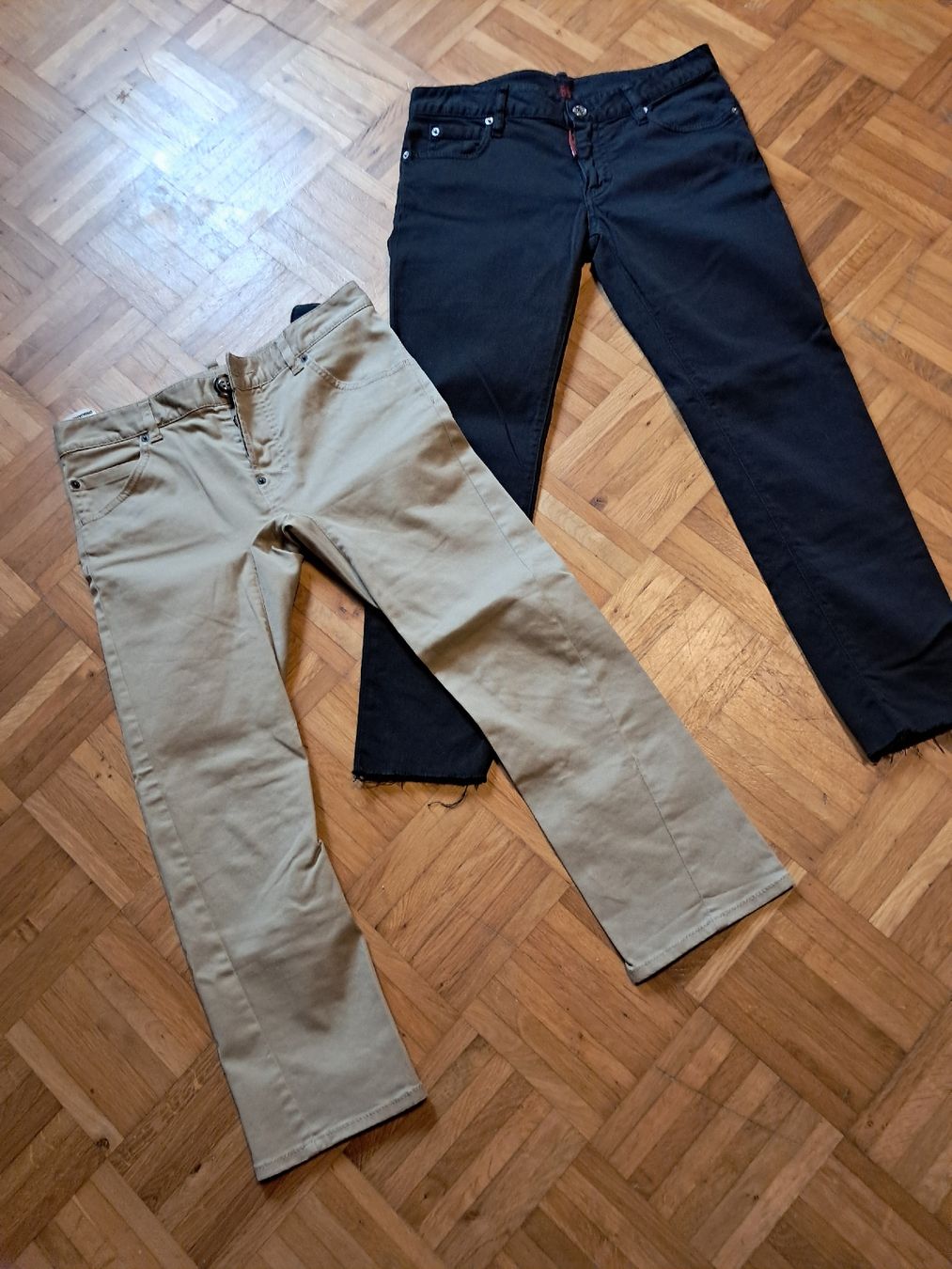 Dsquared2 Kleiderpakete: Dsquared2 Hosen 2 Stück 34 bis 36 – Gebraucht aus Kefikon TG von theratpack20 3