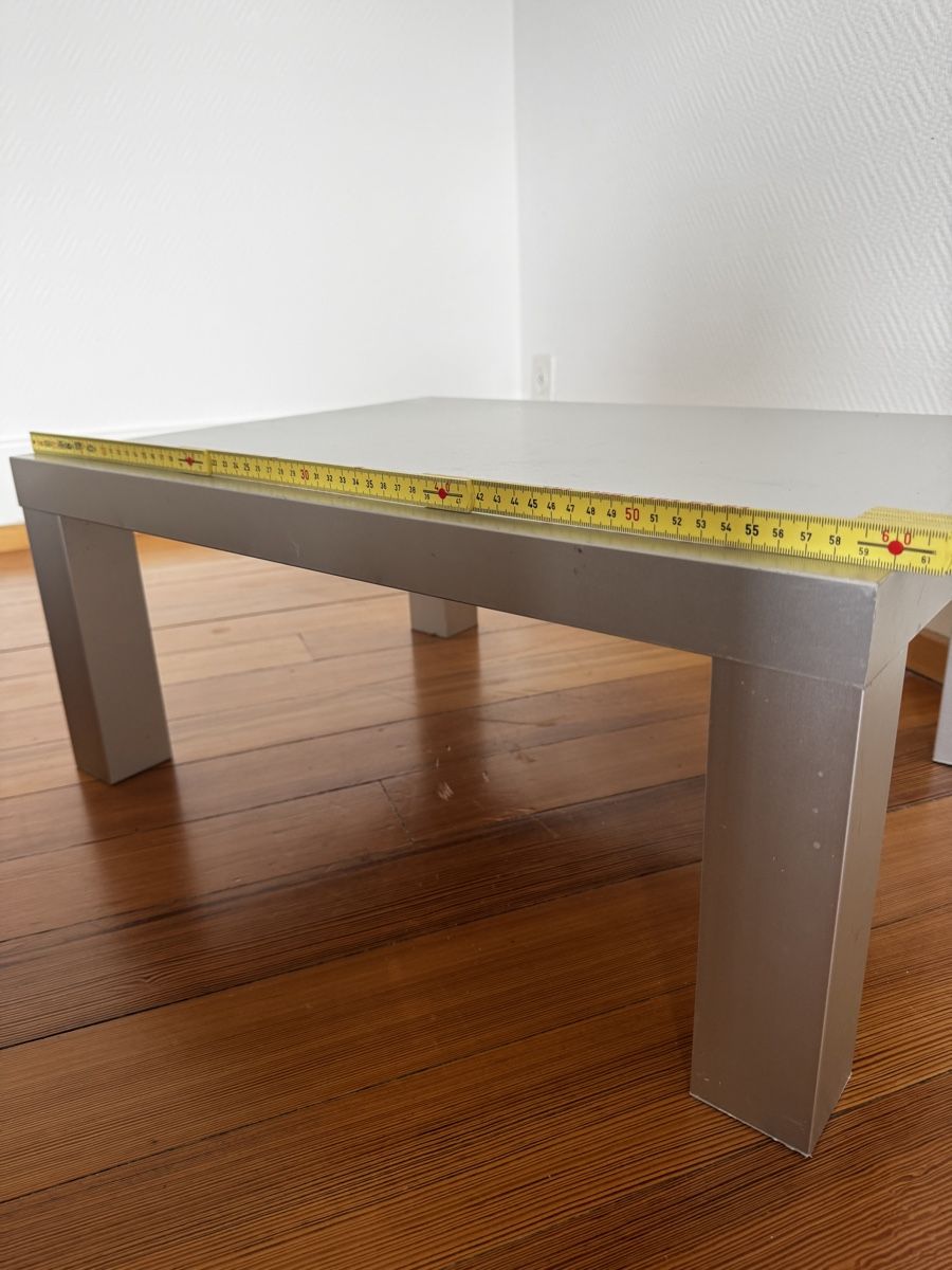 Comodini: Nachttisch / Couchtisch silber – Usato da Zürich venduto da Leined 2