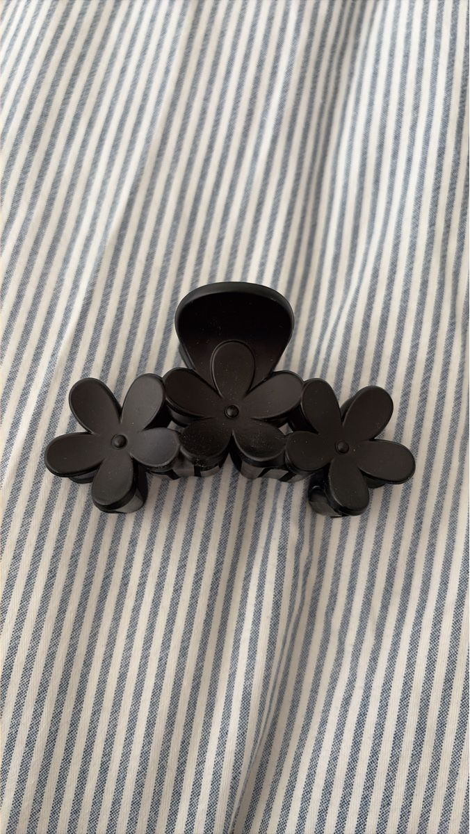 Accessori per capelli: Blumen Haarspange Schwarz – Usato da Zürich venduto da Oliviakeller