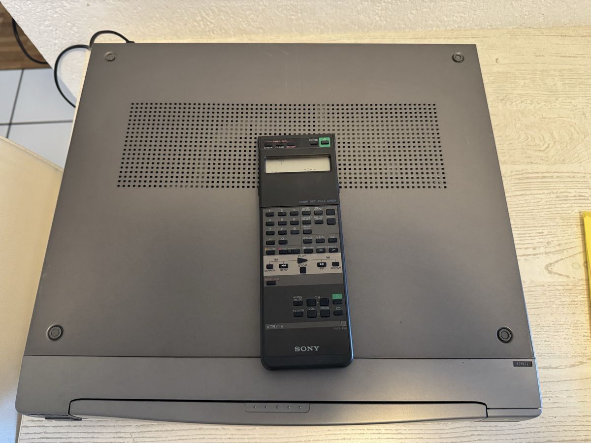 Sony Aufnahmegeräte: Sony EV-C2000E High-End Hi8 Videorecorder – Gebraucht aus Zunzgen von milesdavis76 3