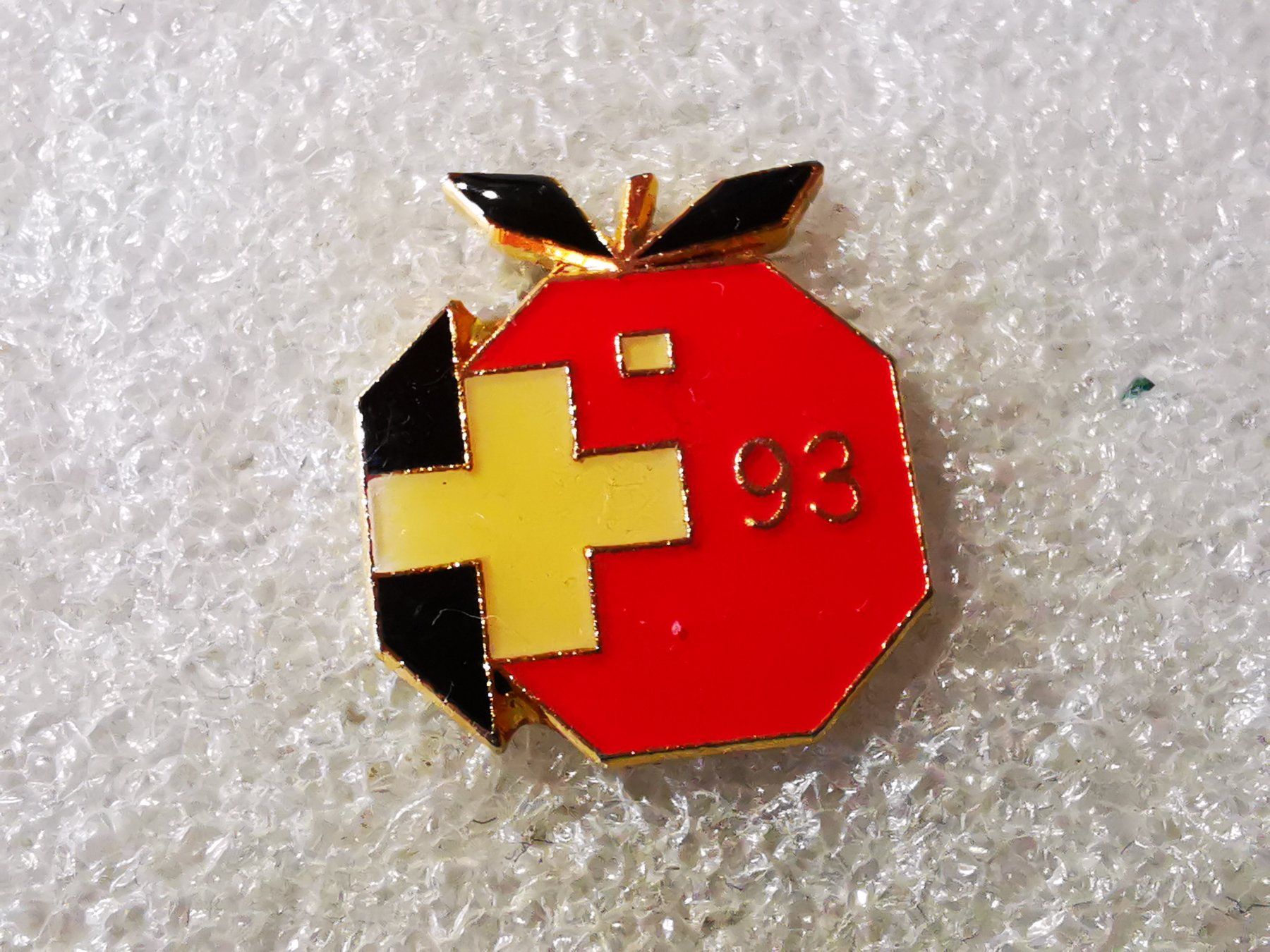 Placchette & Badge: Ansteckpin 96: – Usato da Oppligen venduto da Pin-Fall-Shop
