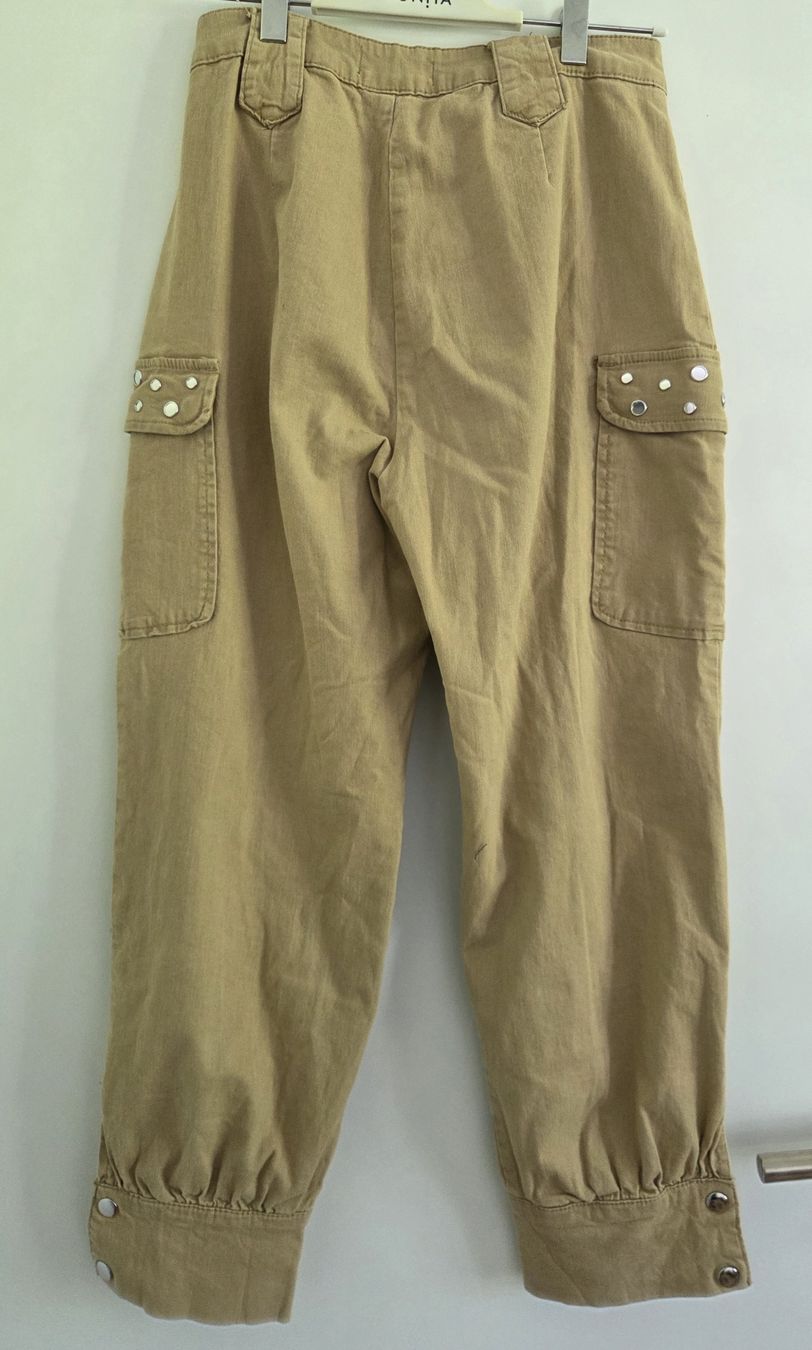 Pantaloni: Cargo Pants with Studs - Size M  – Usato da Zürich venduto da joa_6xd7 2