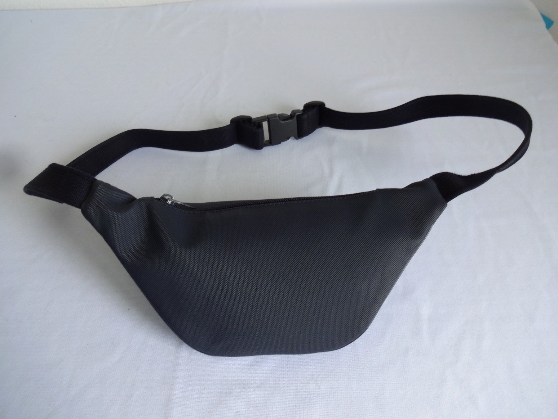 Lacoste Borse: " Lacoste " Dunkel-Blaues Bauchtasche – Usato da Frauenfeld venduto da Reyy58 2