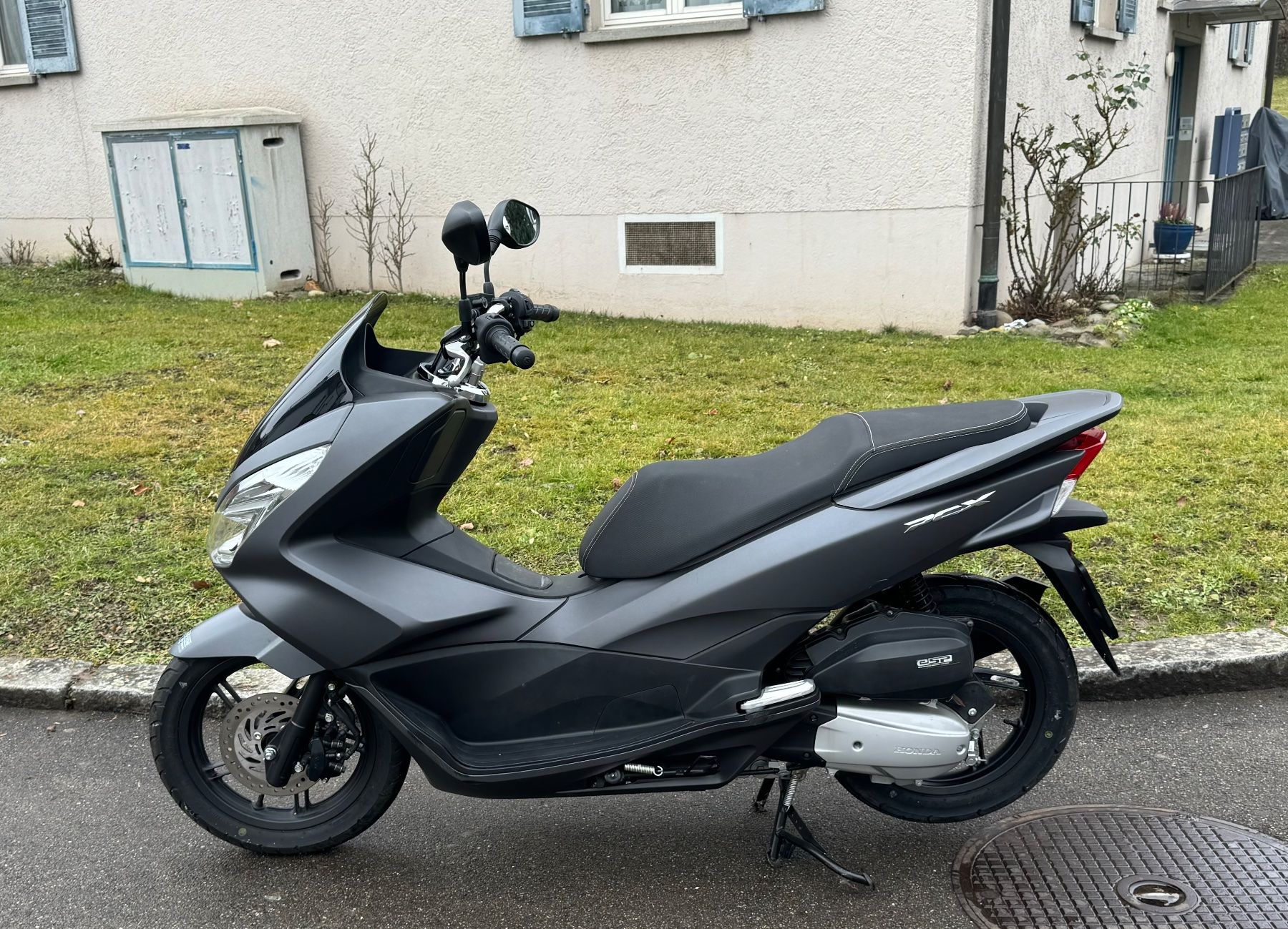 Honda Scooters: Honda pcx 125 – D'occasion à Zürich par Sparta365 5