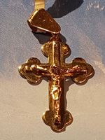 Edler Gold - Kreuzanhänger mit Jesus