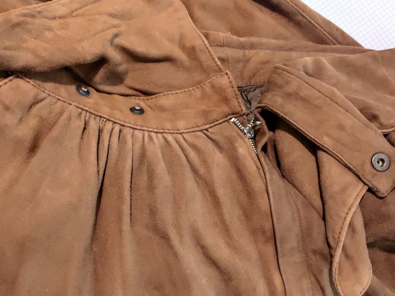 Pantaloni: Pantalon en daim vintage – Usato da Orbe venduto da ecilea 5