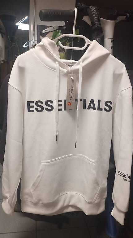 Pullover & Sweatshirts: Hoodie blanc de la marque Essentials, neuf – Neu und originalverpackt aus Cugy FR von nat_bb8v