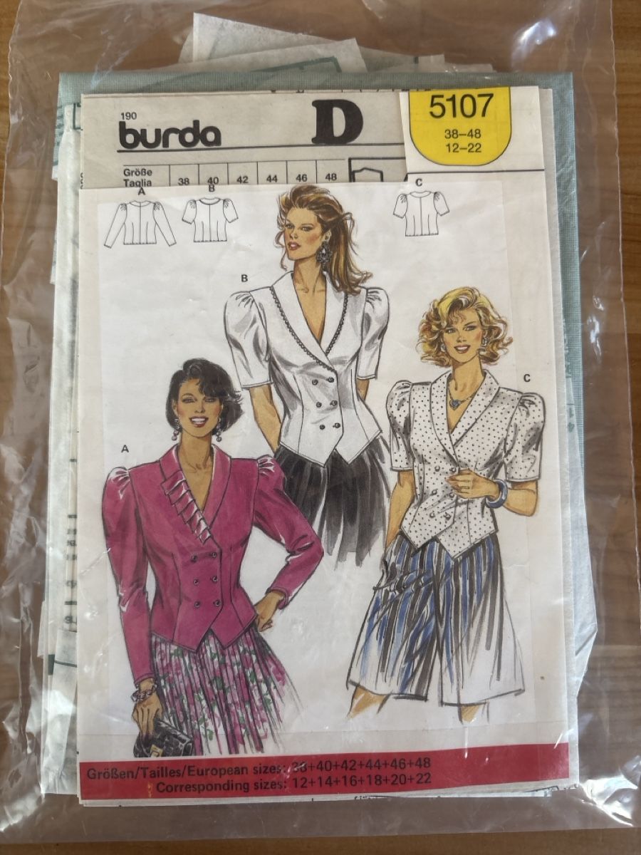 Schnittmuster: Schnittmuster für Damen Bluse – Gebraucht aus Rümlang von euqinom16