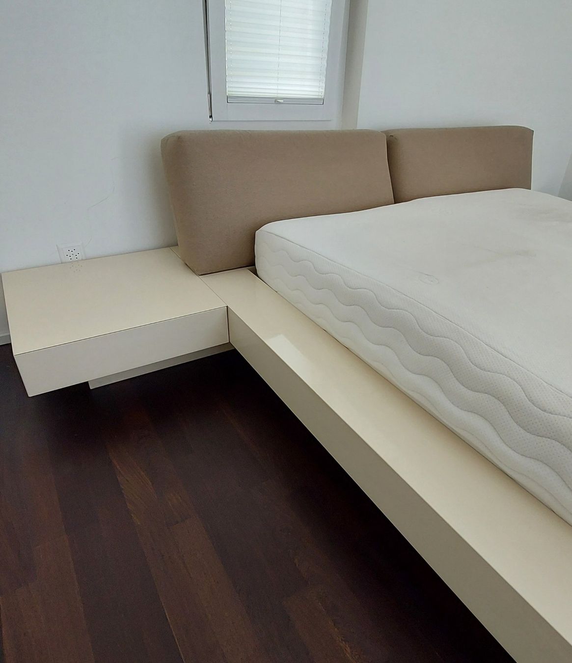 Lits: Design Doppelbett, vanillefarben, Einzelanfertigung – D'occasion à Altendorf par Markus049 1