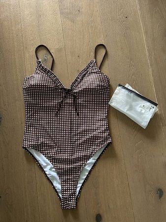 Costume de bain brun à petits pois
