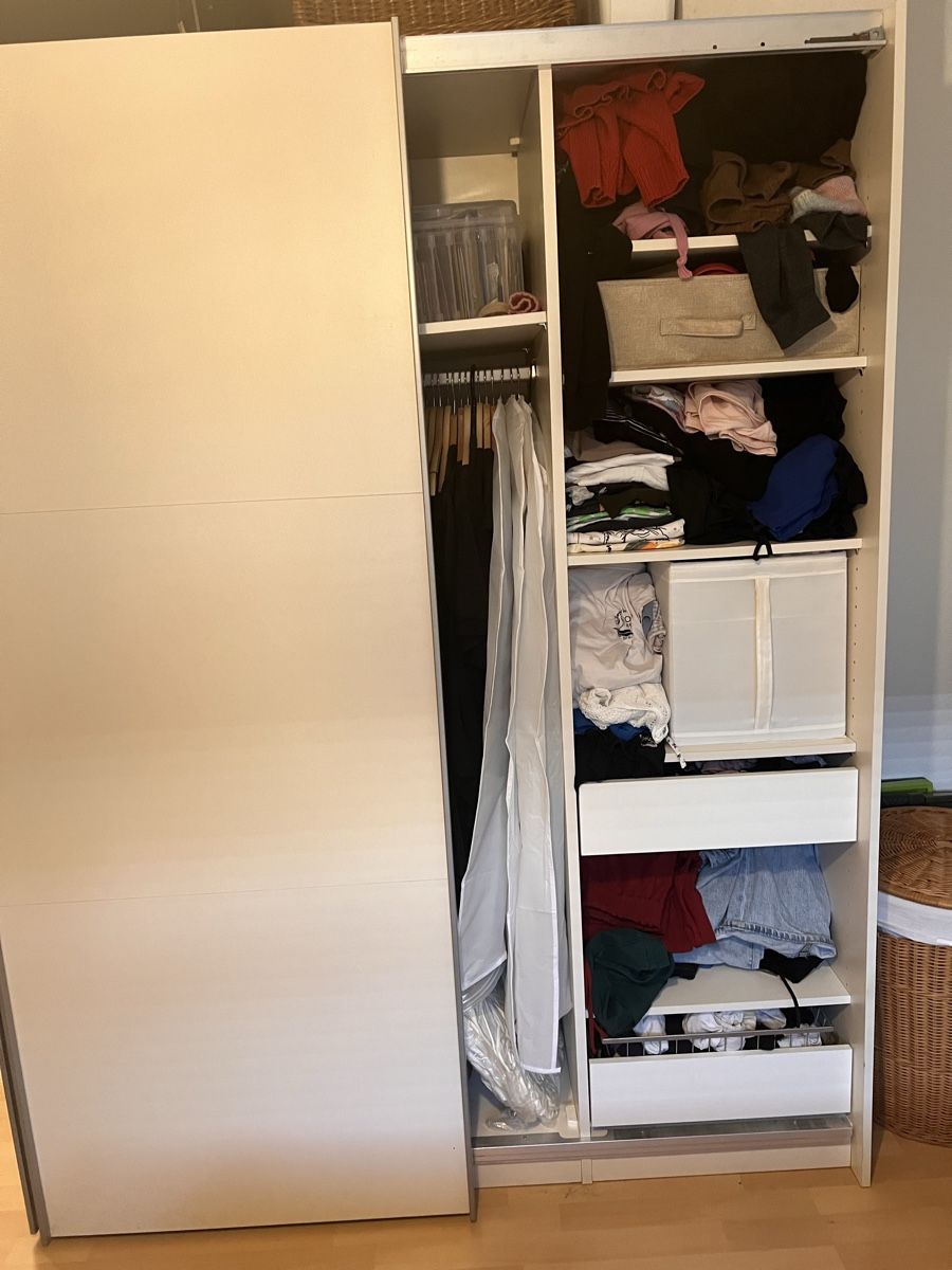 Armoires: Kleiderschrank mit Schwebetüren – D'occasion à Hinwil par Michelle.C 2