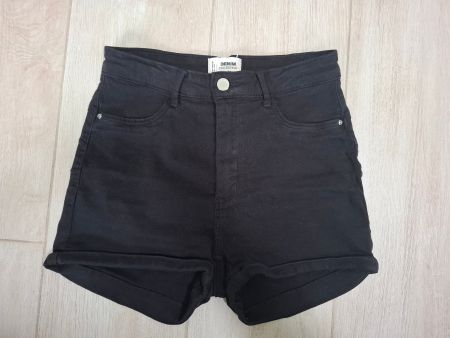 Schwarze Denim Shorts, Grösse 36, ideal für den Sommer!