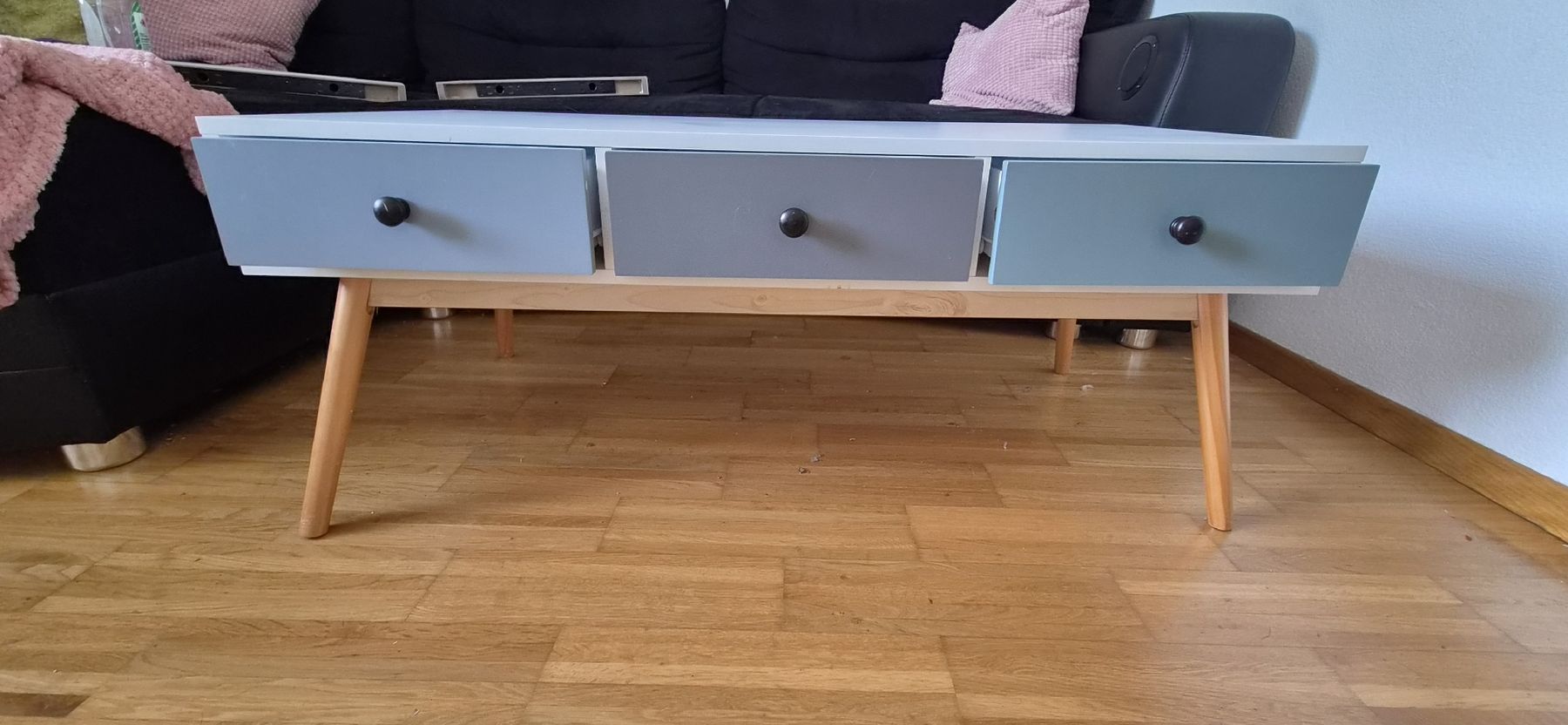 Tables: Tisch – D'occasion à St.Margarethen TG par NikkiMicki