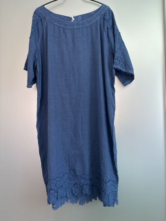 Kleid 120% Lino blau mit Spitzenbesatz Grösse L