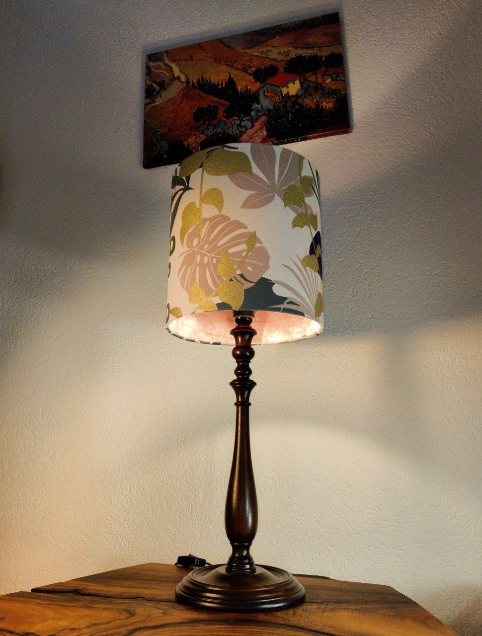 Lampade: Elegante Tischlampe mit Holzfus – Nuovo (secondo la descrizione) da St. Gallen venduto da rin_n6tv