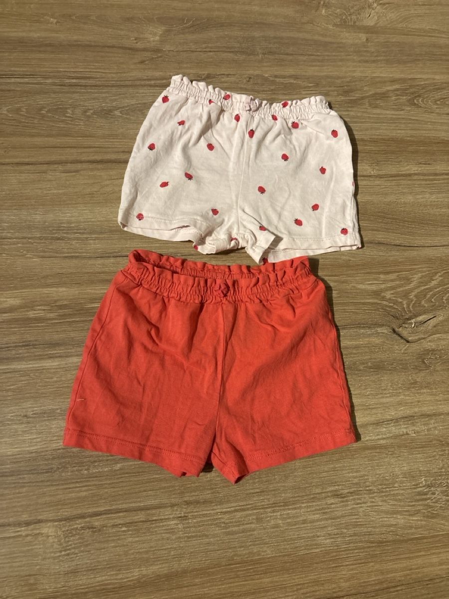 Lotti & Set di vestiti: Kurze Hose grösse 80 – Usato da Egolzwil venduto da ArianeP95