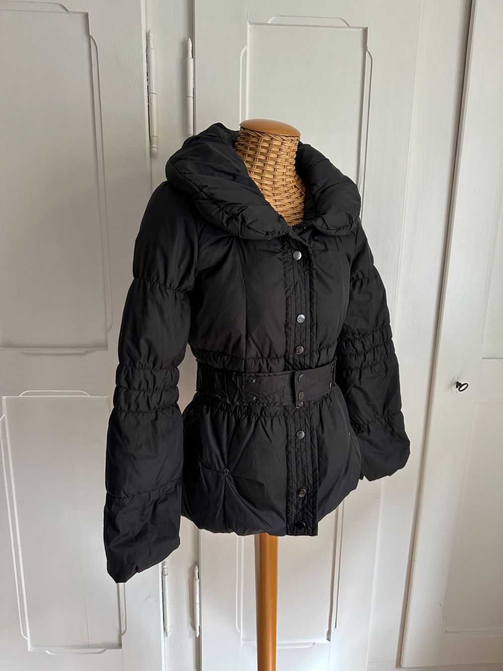 Vero Moda Giacche: VERO MODA - Daunenjacke schwarz XS – Usato da Zürich venduto da Diazaio 1