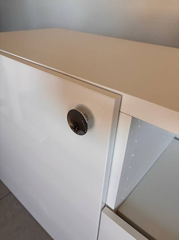Cassettiere: IKEA Besta Sideboard weiss – Usato da Schleinikon venduto da vik_8v2w 1