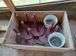 Stahlkonsolen und Stahlseile für Kletterpflanzen