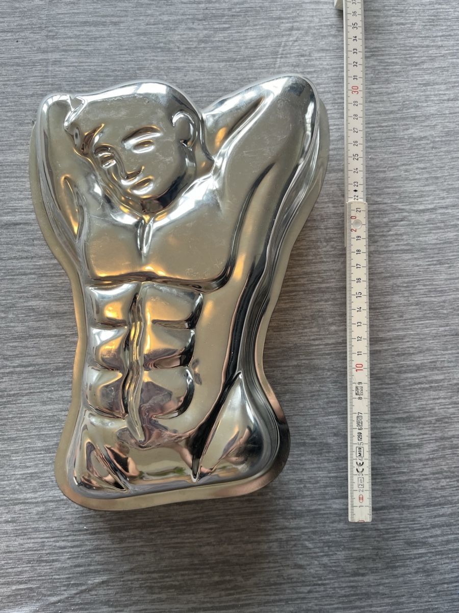 Teglie da forno: Ausgefallene Kuchenform - Sixpack Mann - Backspass pur! – Usato da Wetzikon ZH venduto da Steve1971