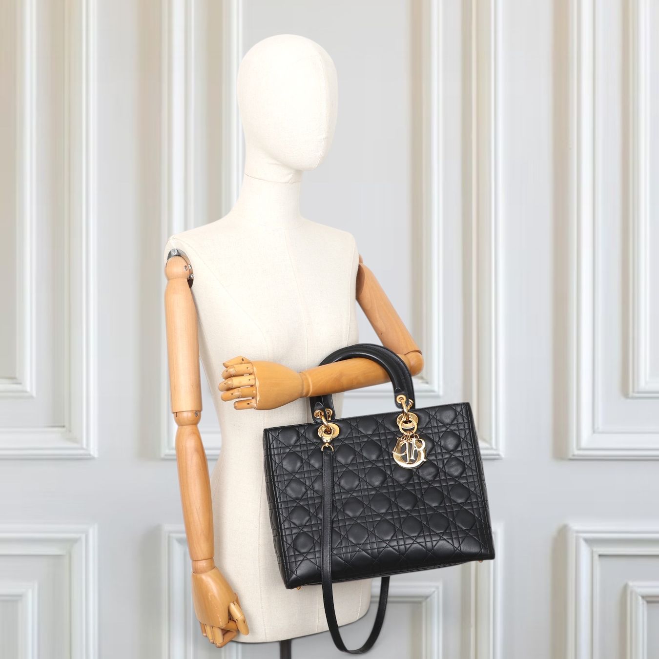 Dior Borse da donna: Dior Lady Dior Large schwarz GHW – Usato da Binningen venduto da Designerlabels 1