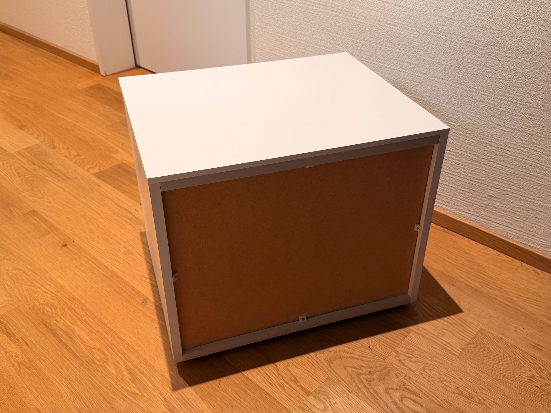 Pfister Comodini: Pfister Nachttisch weiss (2 Schubladen) – Usato da Reinach BL venduto da Graphix 2