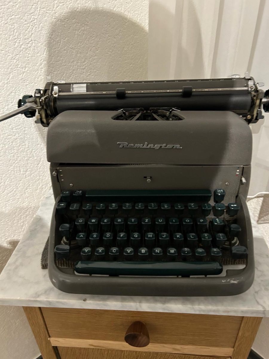 Remington Schreibmaschinen: Schreibmaschine Remington – Gebraucht aus Schüpfheim von Schnisu