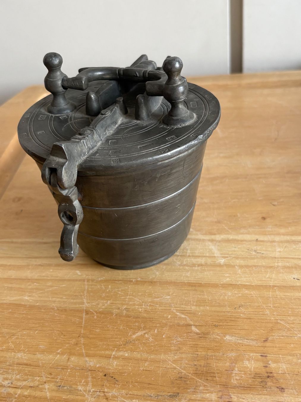 Tassen: Zinnbecher mit Deckel und Gewichten antik – Gebraucht aus Frick von Rukki 1