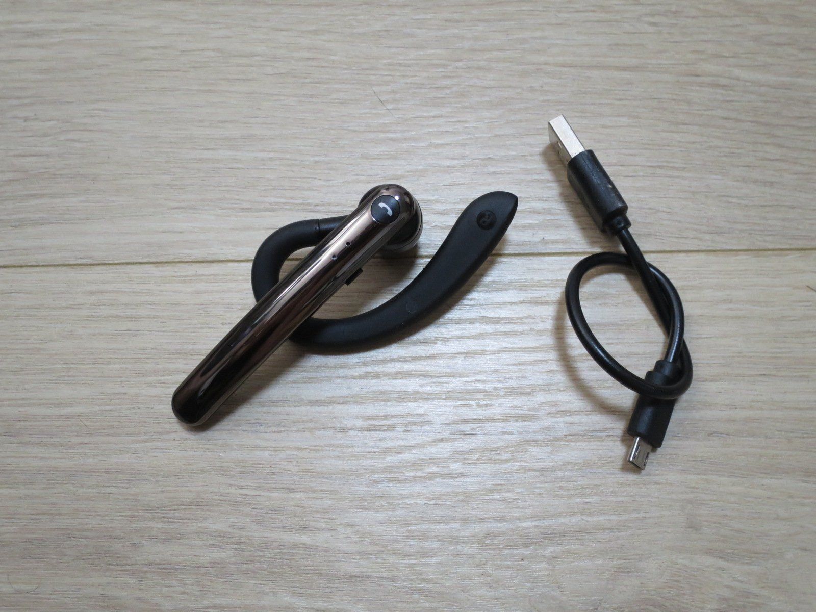 Cuffie: F990 Bluetooth Headset – Usato da Gundetswil venduto da Maegez