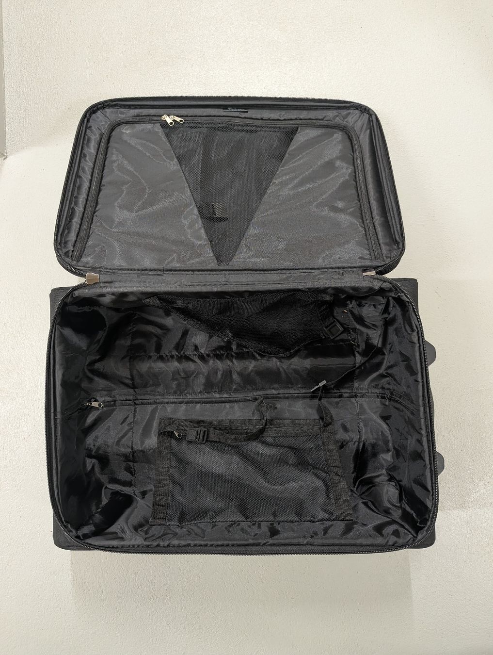 Valigie: schwarzer Koffer – Usato da Teufen AR venduto da cas_5src 1