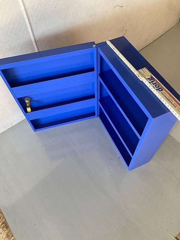 Armoires: Petite armoire pour vestibule – D'occasion à Cortaillod par cri_hw2g
