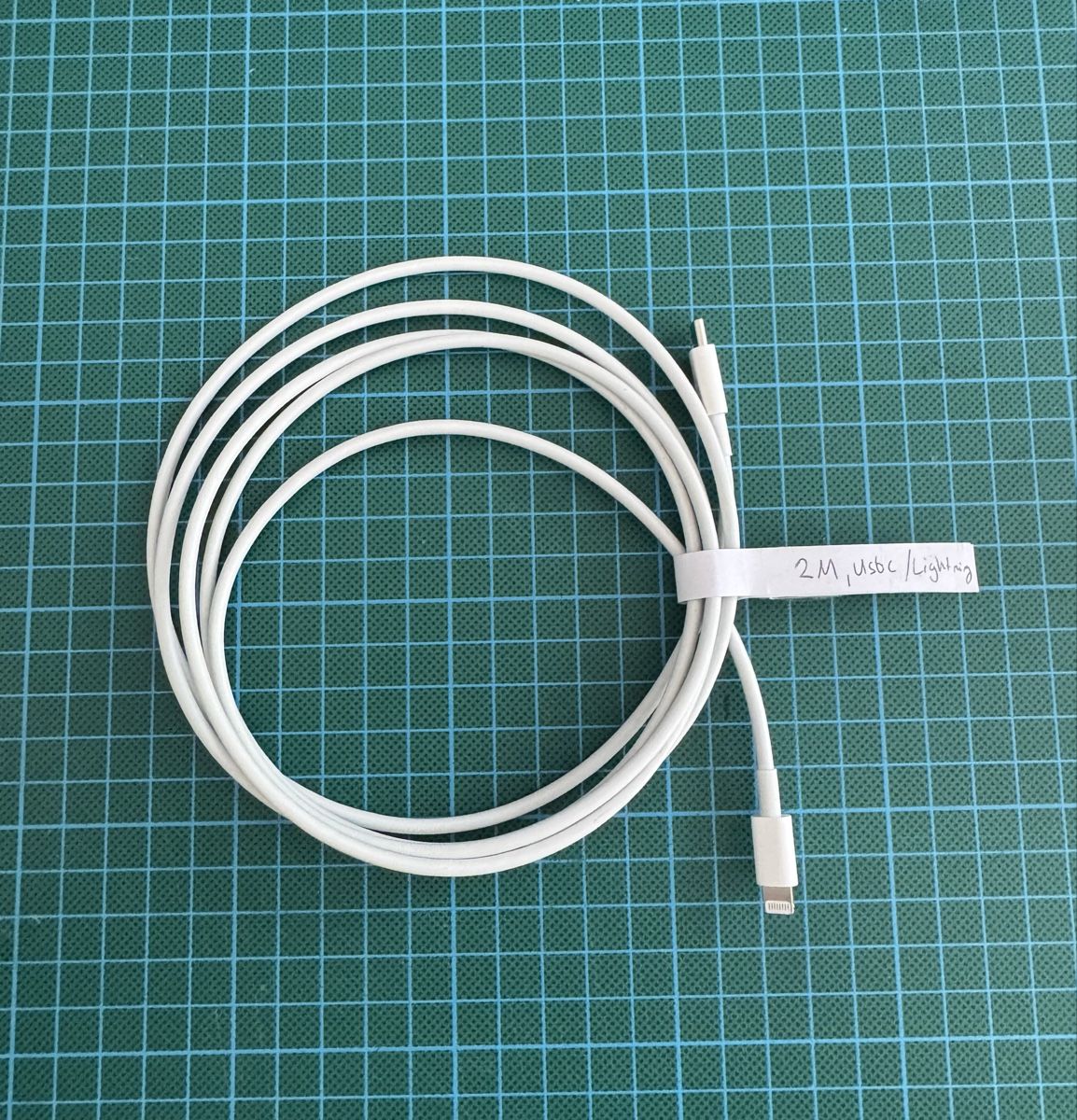 Apple Kabel: 1x iPhone Ladekabel 2m – Gebraucht aus Basel von SatansRaptor
