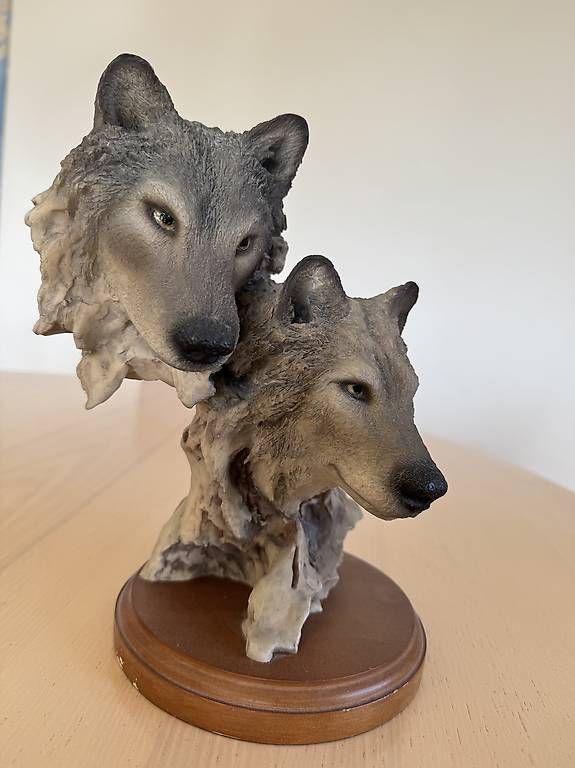 Statuette: Wolfsköpfe – Usato da Baar venduto da Excalibur640 1