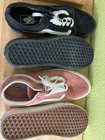 Deux Vans en cuir, noir et rose foncé taille 41