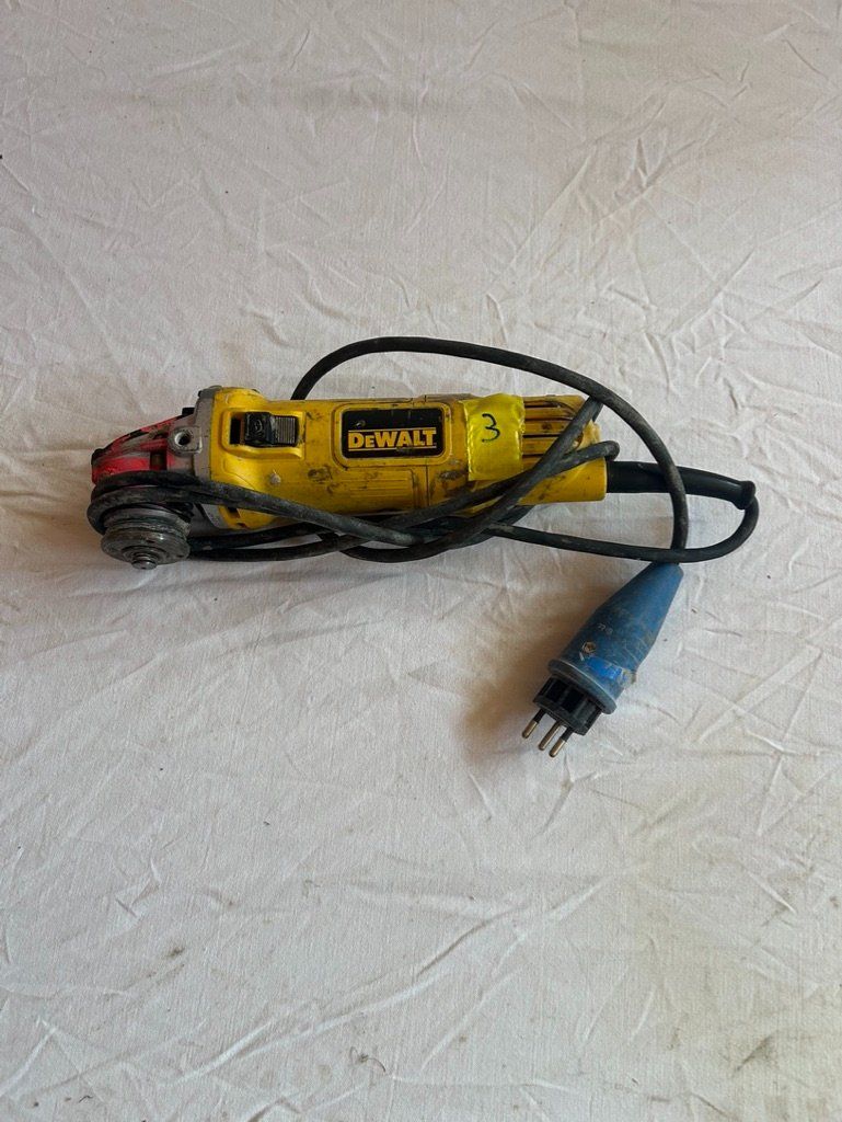 Smerigliatrici & Lucidatrici: Dewalt DWE 4157 Meuleuse d'angle – Usato da Ste-Croix venduto da ana_m6yk