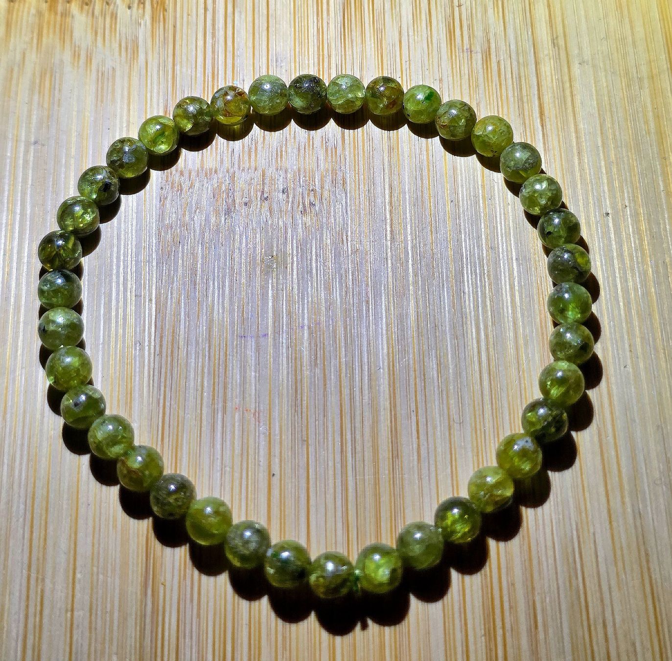 Minerali & Pietre curative: HQ Peridot Armband 5mm – Nuovo e nell'imballaggio originale da Matzingen venduto da Shay_Crystalz